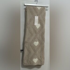 ✨NWT✨ Cupcakes & Cashmere: Decorative Throw